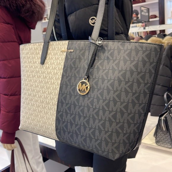 Michael Kors Jet Set Medium Two-Tone Logo Tote Shoulder Bag
BLACK COMBO
NWT - Picture 14 of 16